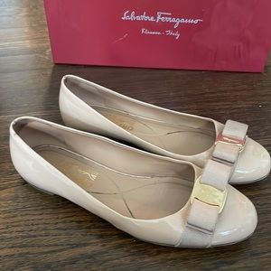 Salvatore Ferragamo Varina Ballet Flats - Beige - 6.5